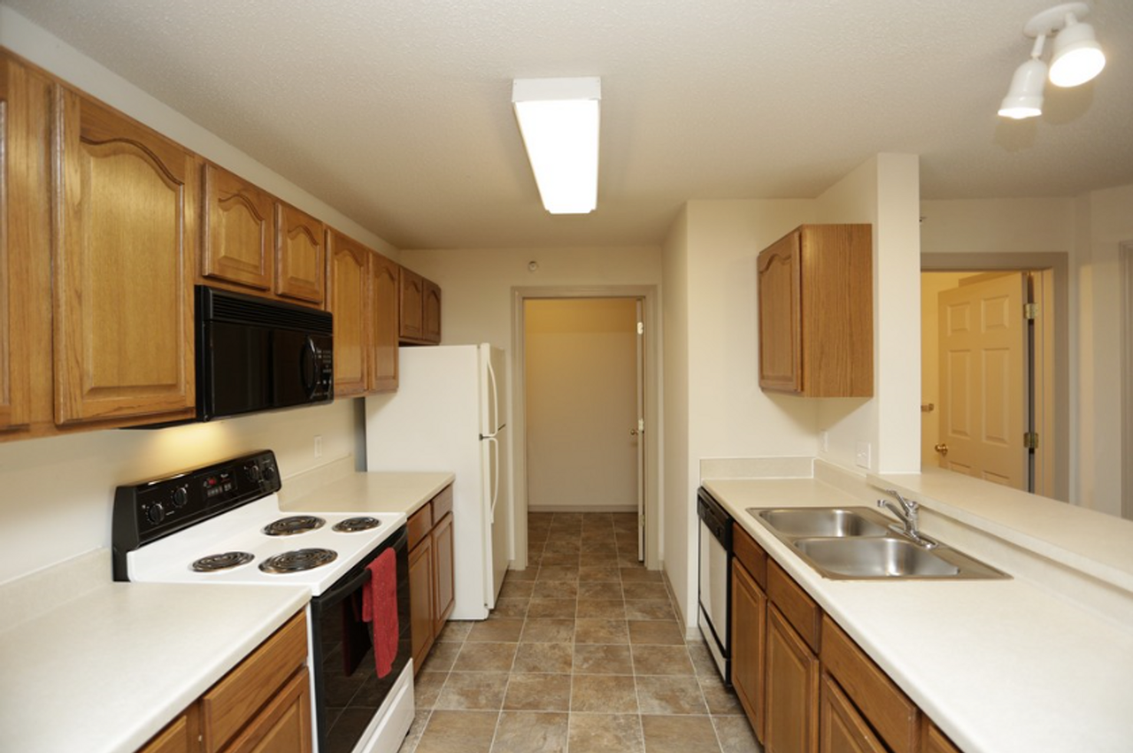 STERLING GREEN - Photo 2 of 41