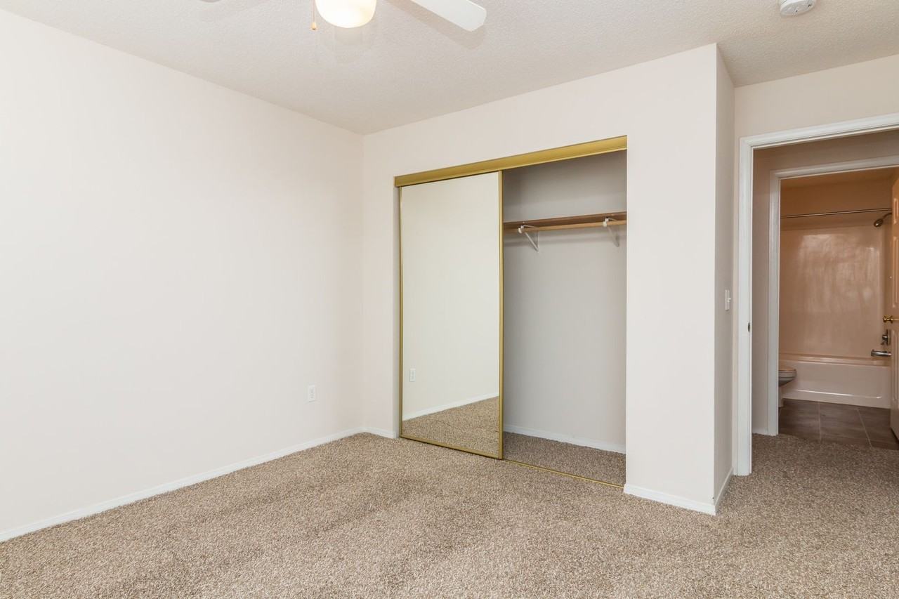 CARRIAGE GREEN - Photo 2 of 42