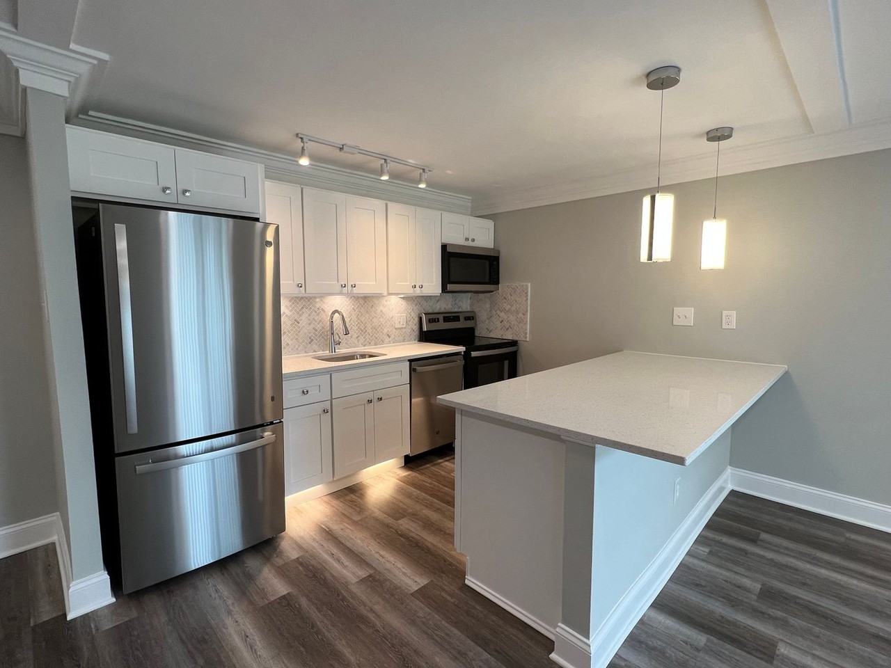 Rittenhouse Apartments - Photo 4 of 17