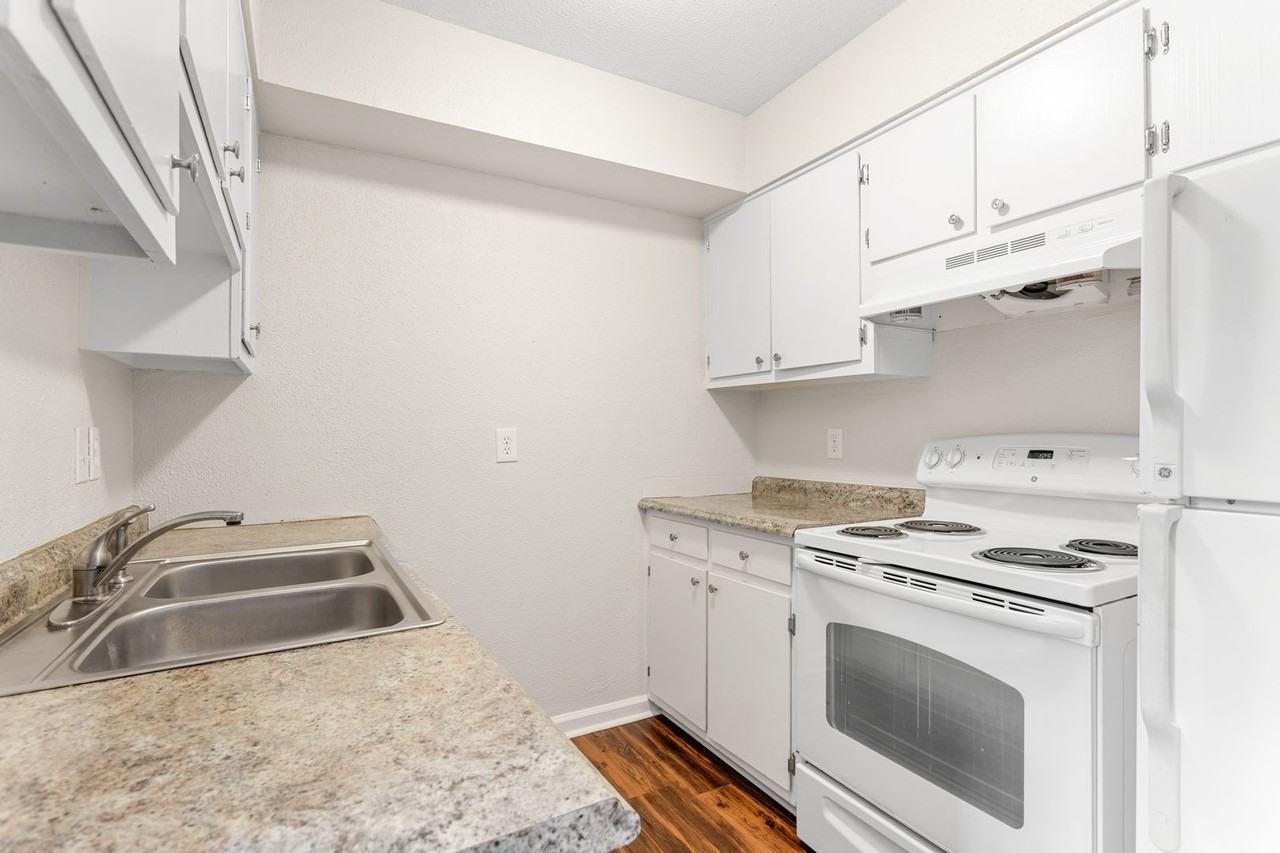 Emerald Court / Diamond Square - Photo 5 of 17