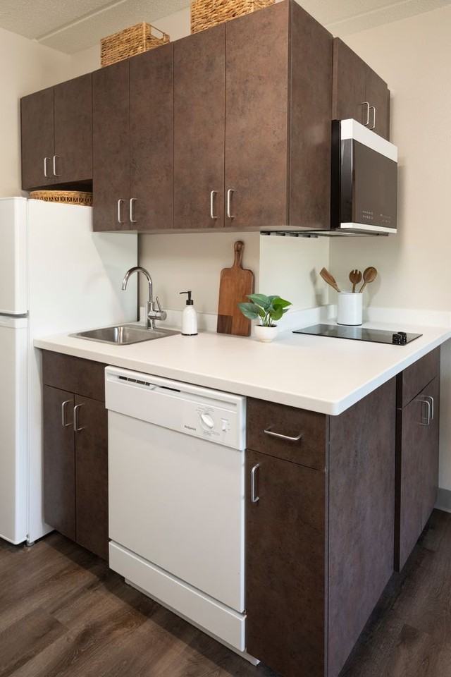 Furnished apartments with flexible lease terms and unbeatable building amenities. - Photo 4 of 15