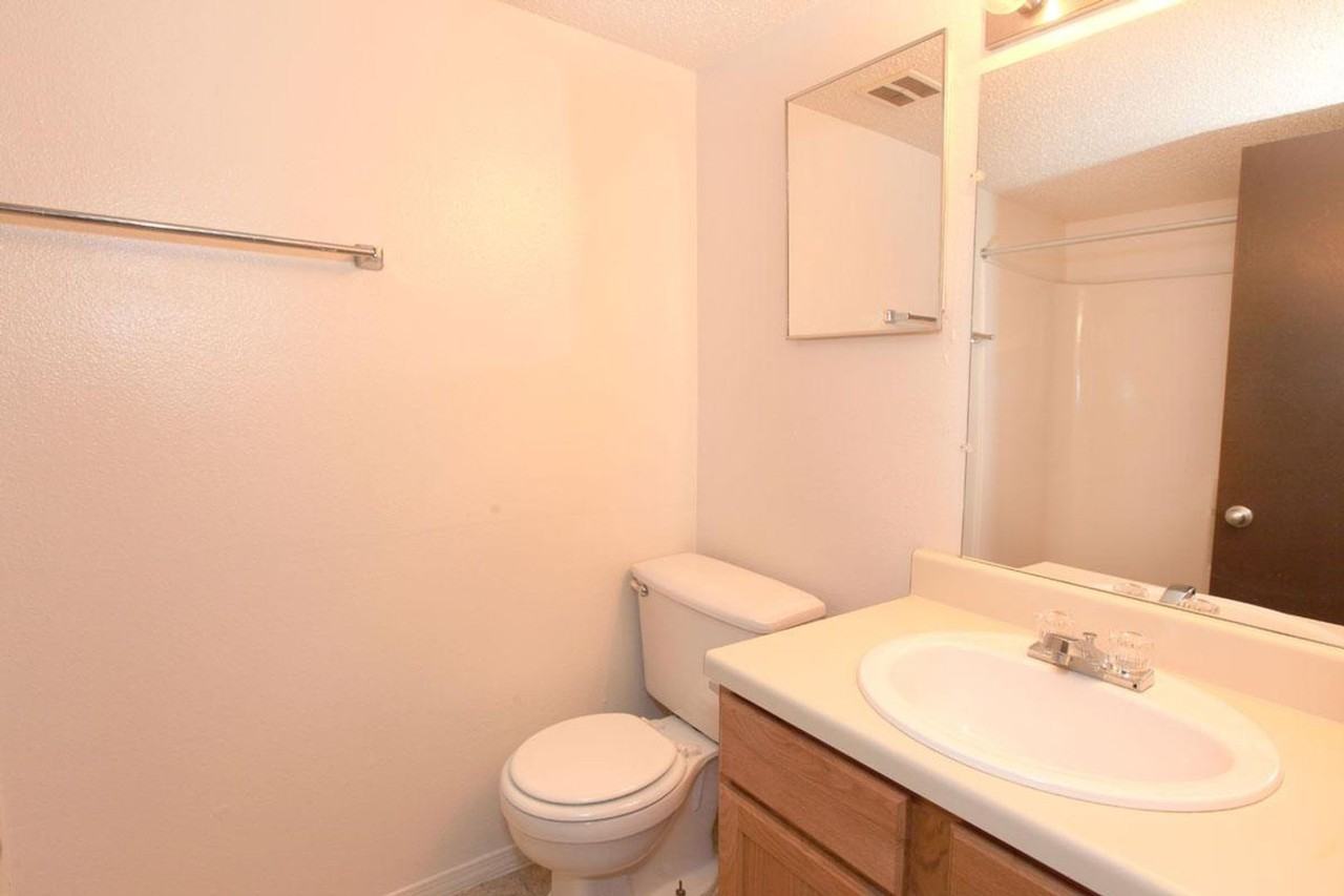 $500 FREE! PET FRIENDLY! APPLY ONLINE! - Photo 7 of 15