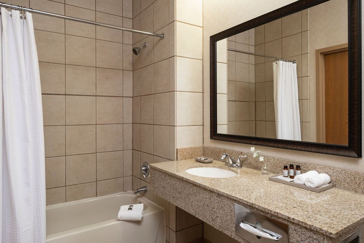 Brand new furnished apartments with flexible lease terms and hotel - Photo 2 of 21