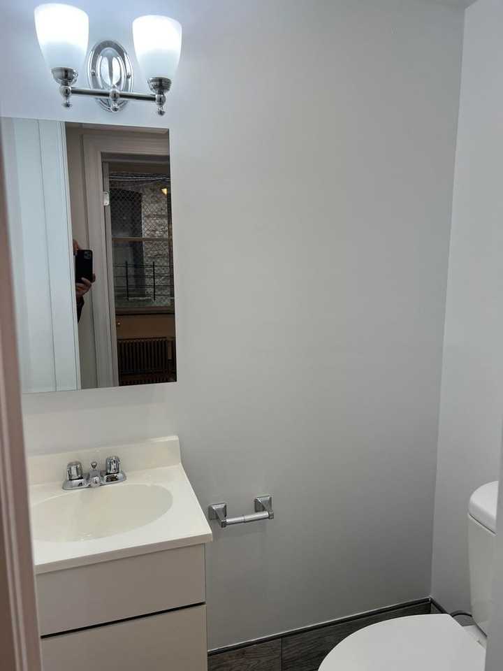 2311 Crotona Ave - Photo 4 of 9