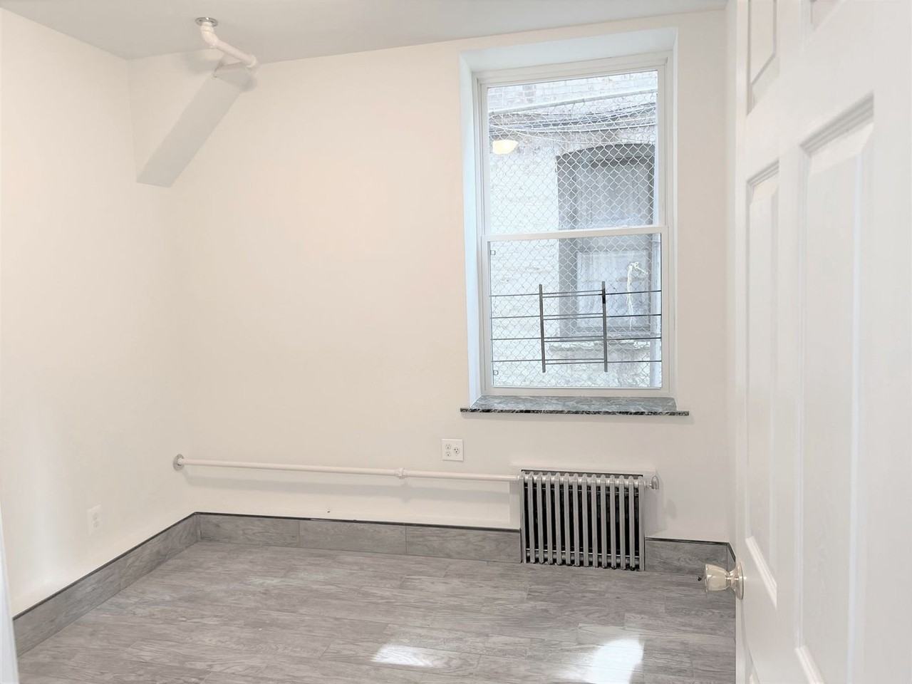 2311 Crotona Ave - Photo 6 of 9