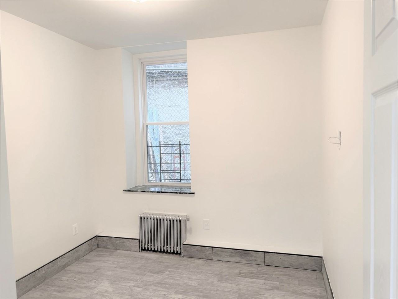 2311 Crotona Ave - Photo 7 of 9