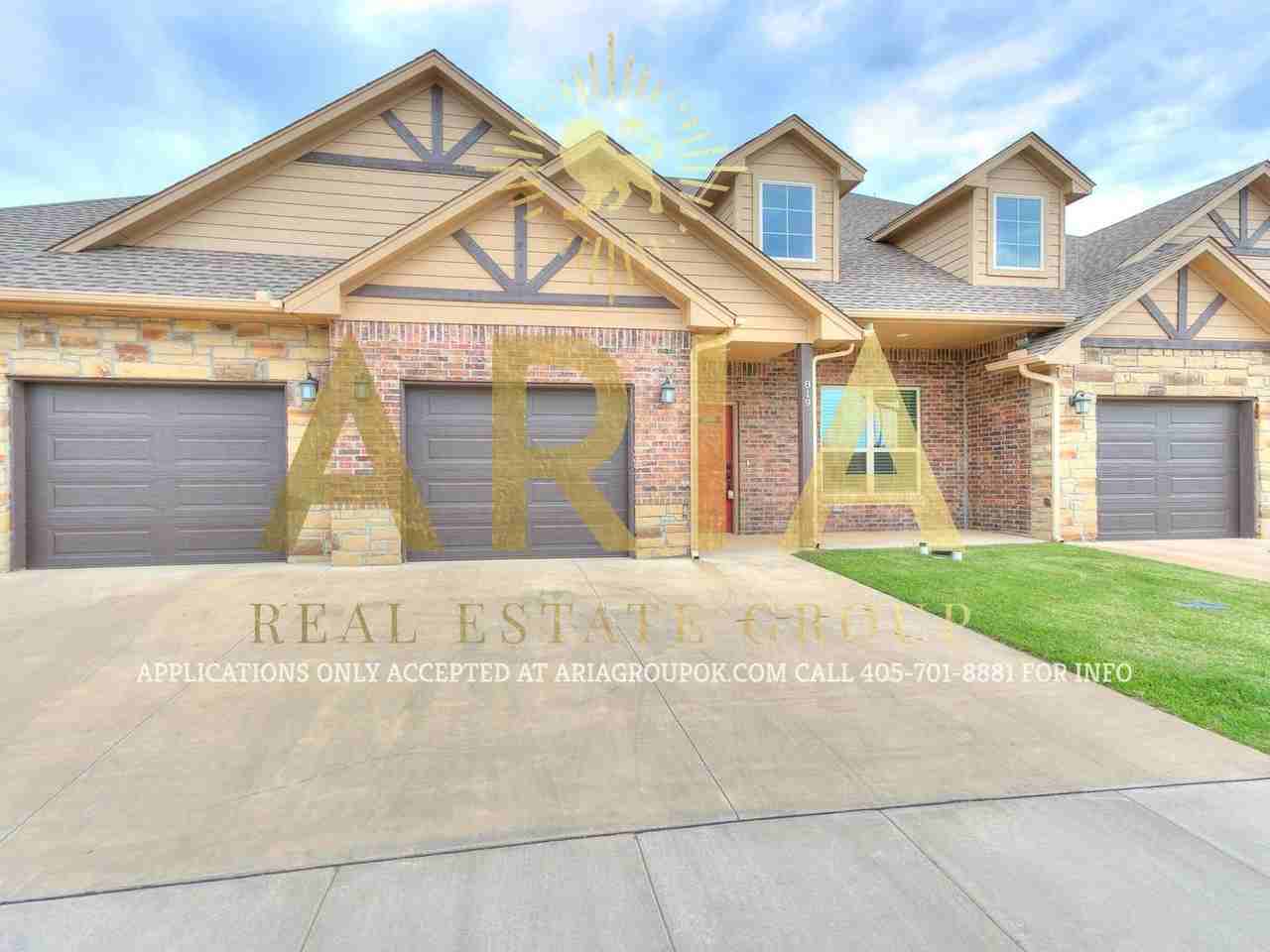 Stone Hollow - Photo 3 of 50