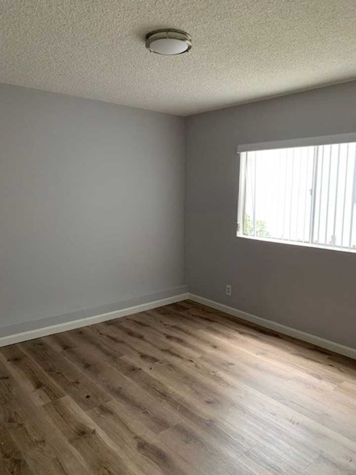 b1511 - Photo 4 of 28