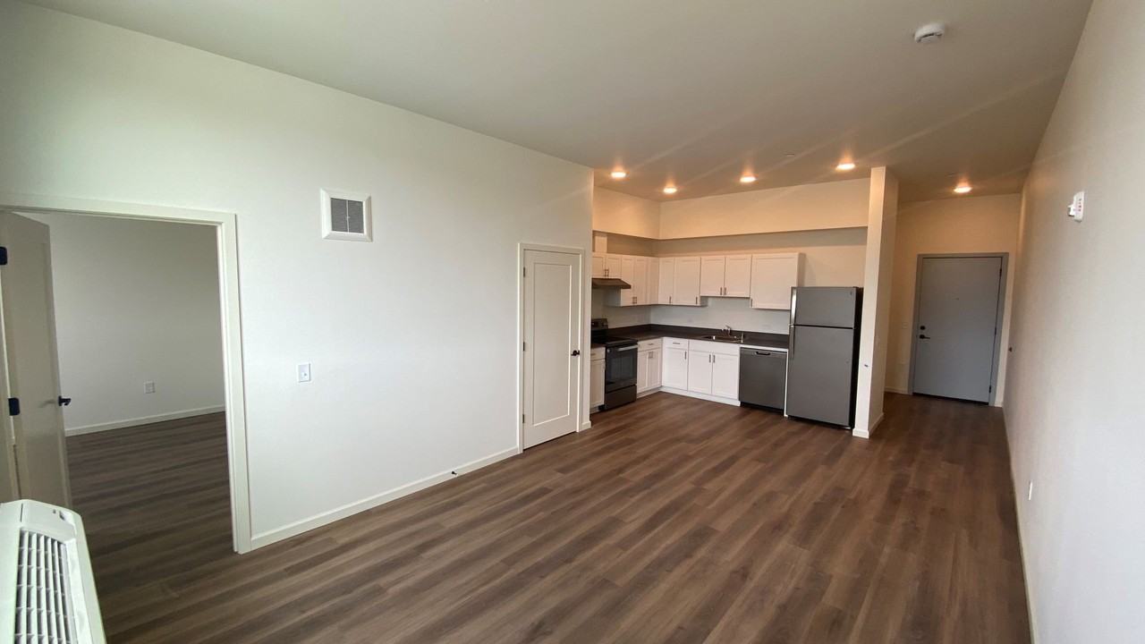Market Flats Apartment Building - Photo 4 of 12