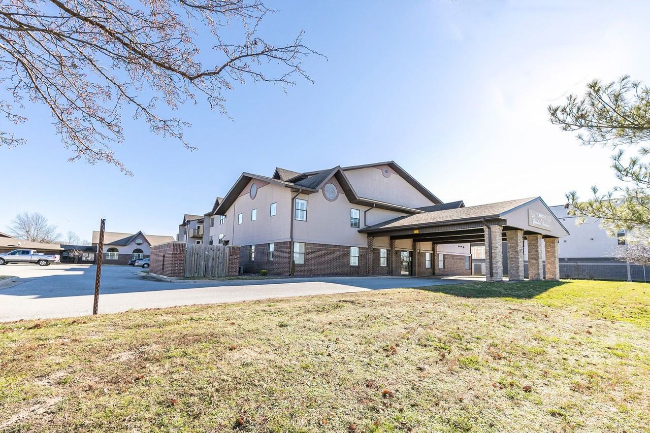 Glendale Gardens - Photo 2 of 50