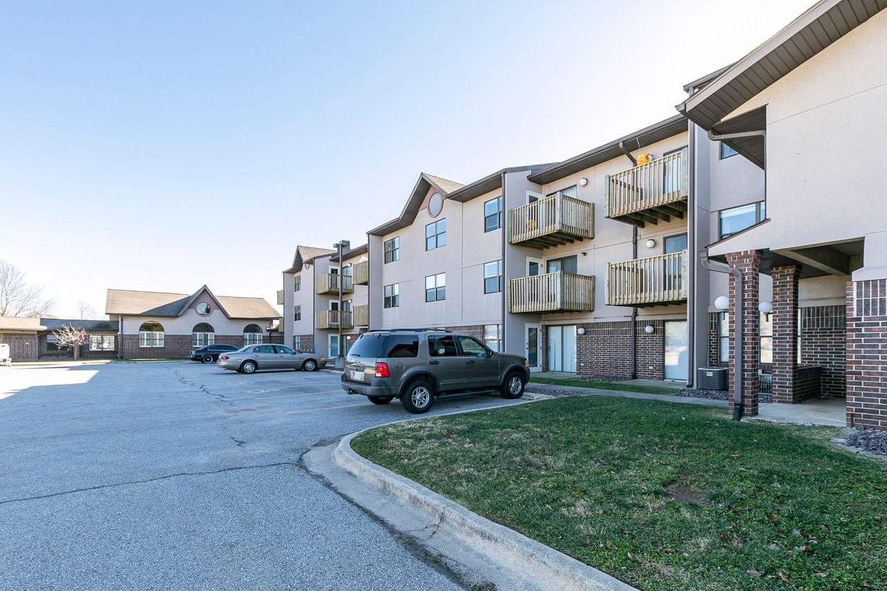 Glendale Gardens - Photo 3 of 50