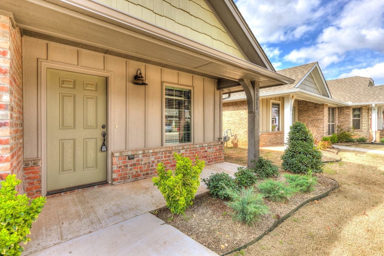 8808 SW 55th - Photo 3 of 41