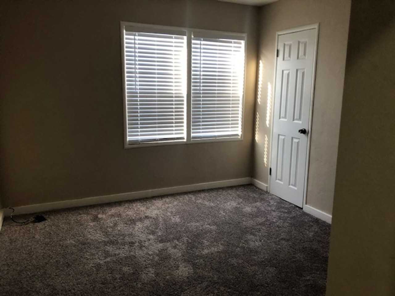 Oakland - Photo 4 of 4