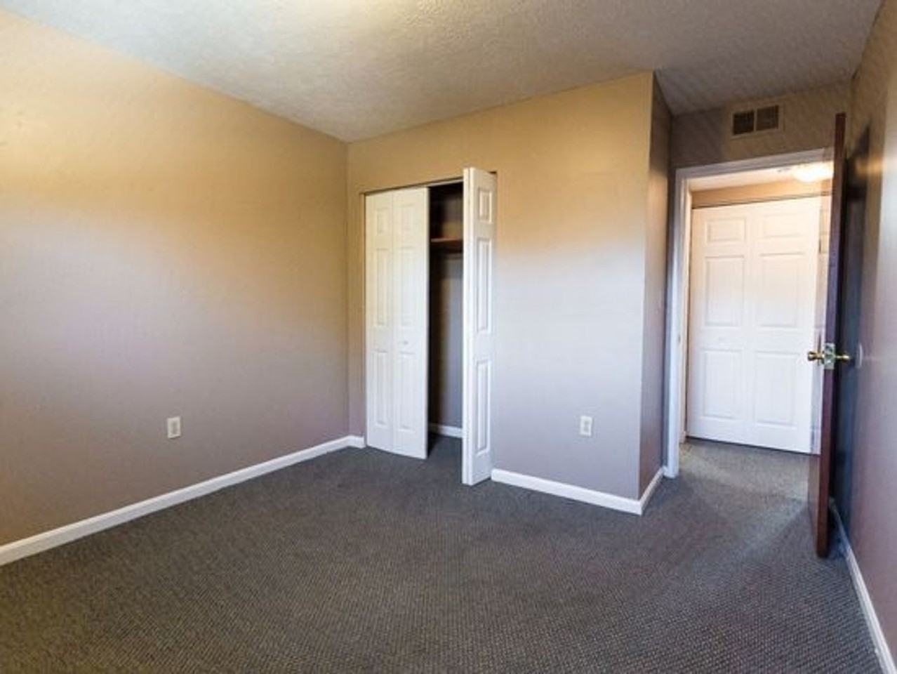 4904 Saddlebrook Lane - Photo 4 of 10