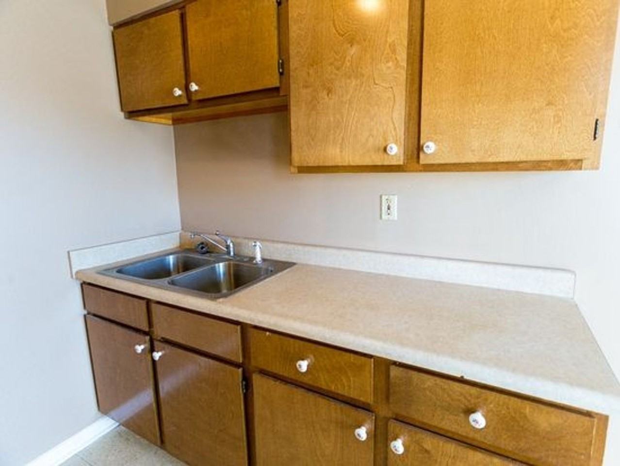 4904 Saddlebrook Lane - Photo 7 of 10