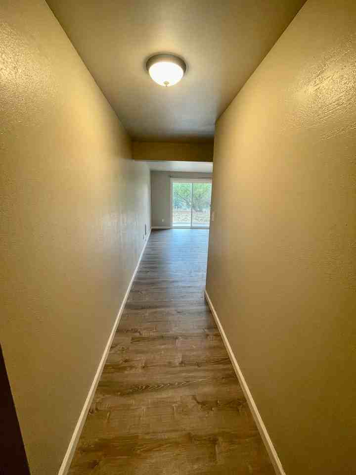 516 Northwest Bailey Avenue #3 - Photo 4 of 13