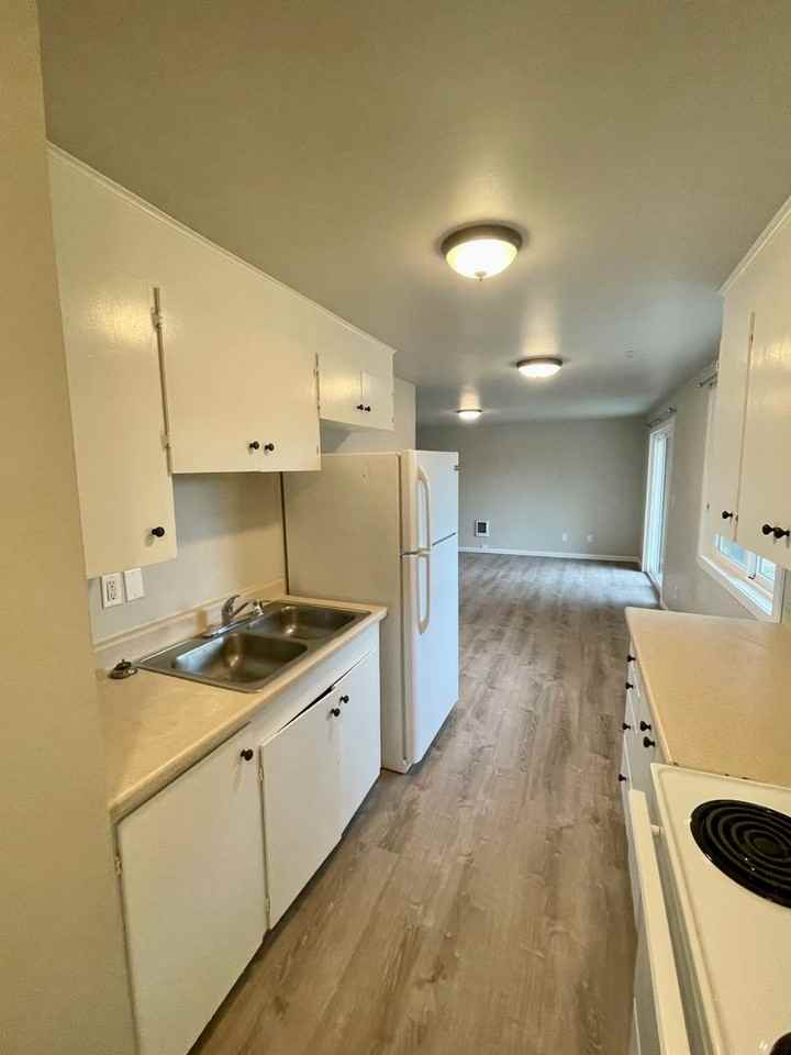 516 Northwest Bailey Avenue #3 - Photo 7 of 13