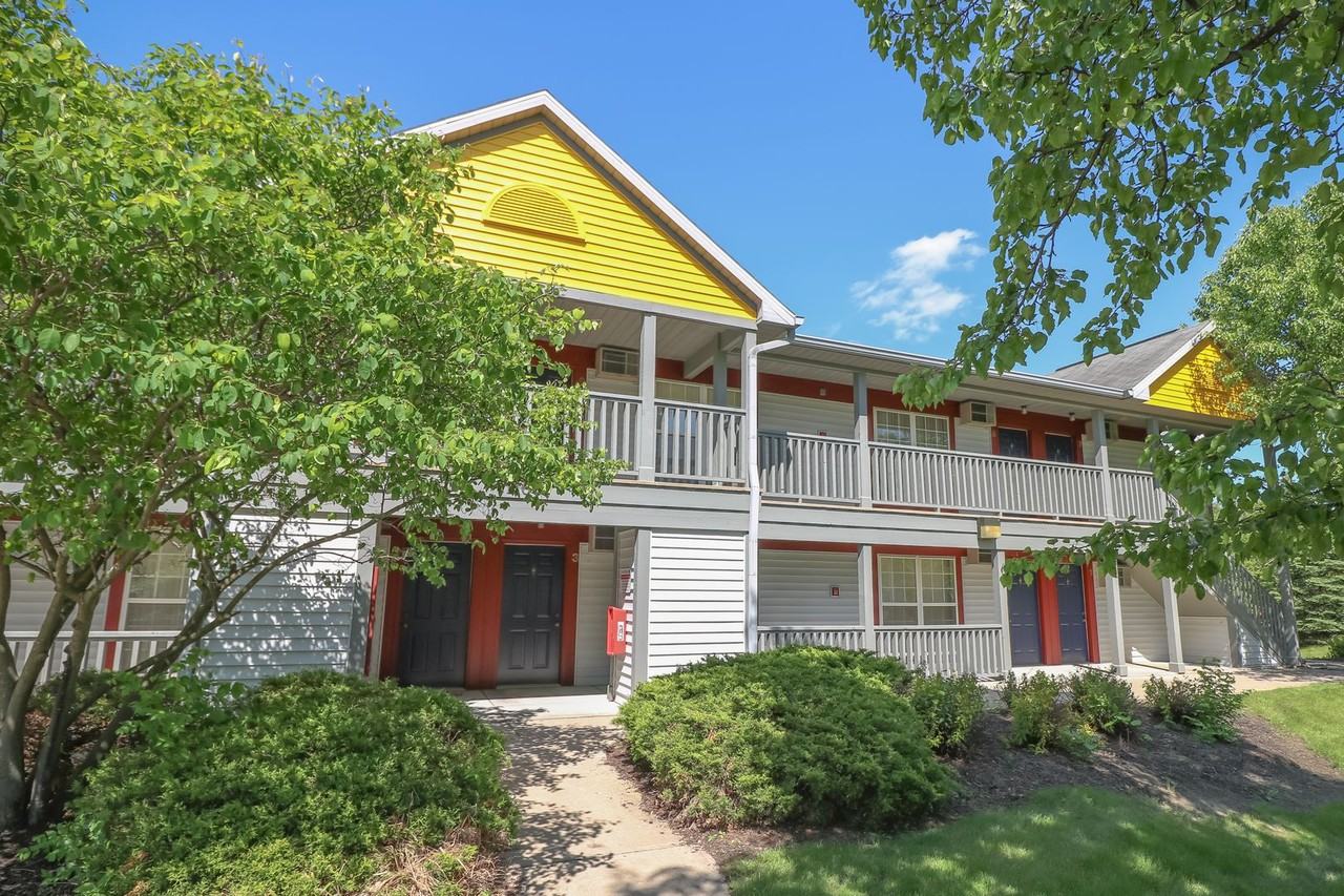 APPLE - Photo 3 of 10