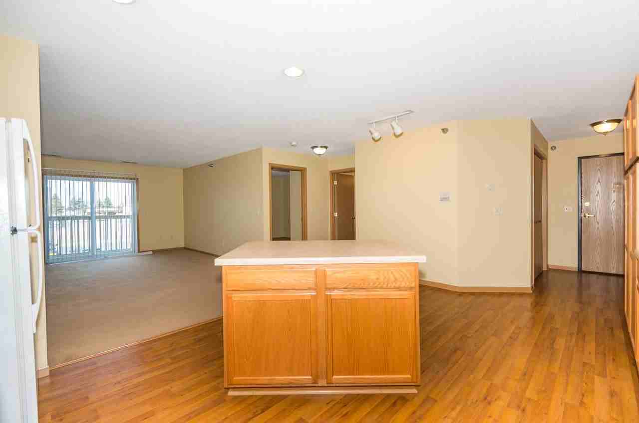 Shakespeare Apartments 3800 - Photo 2 of 13