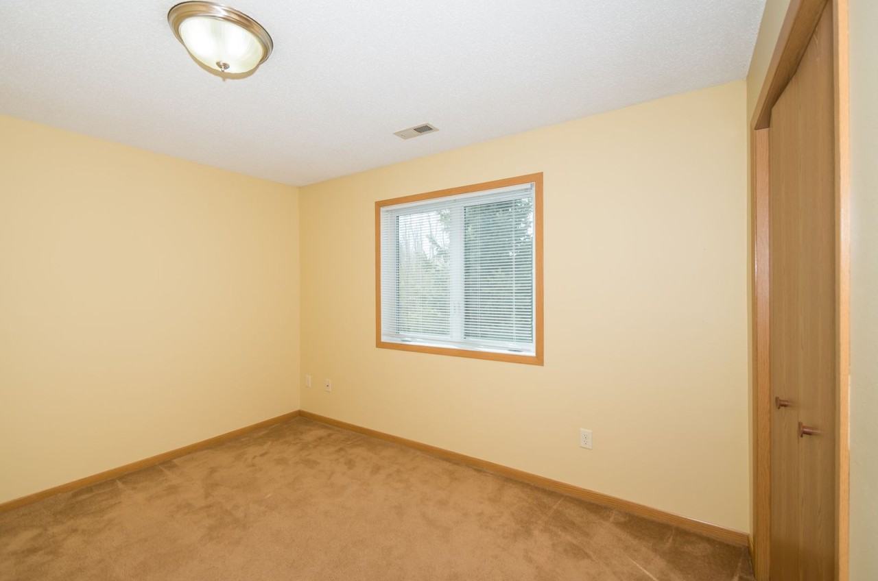 Shakespeare Apartments 3800 - Photo 4 of 13