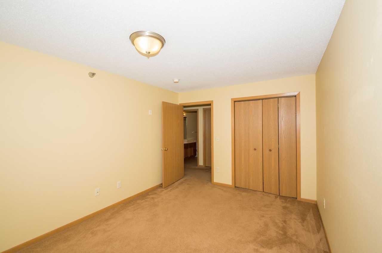 Shakespeare Apartments 3800 - Photo 5 of 13