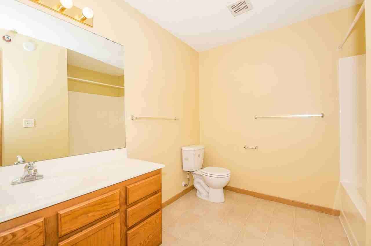 Shakespeare Apartments 3800 - Photo 7 of 13