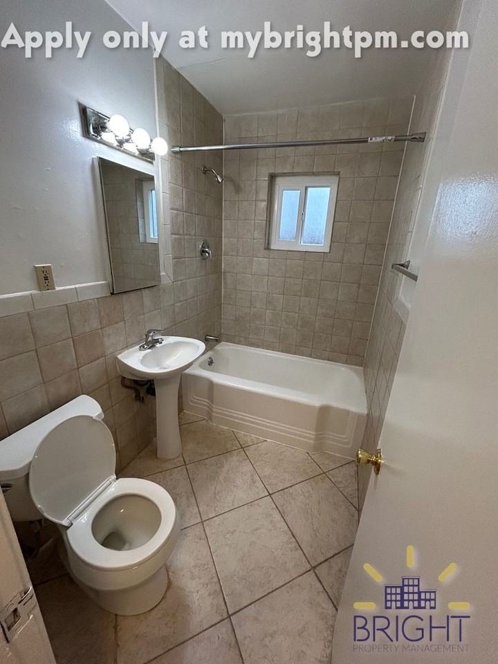 D Street Apartments - Photo 3 of 17