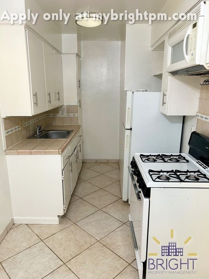 D Street Apartments - Photo 6 of 17