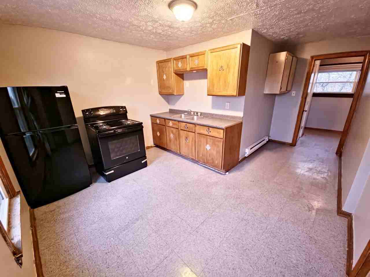 2851  Oakwood Ave - Photo 2 of 7