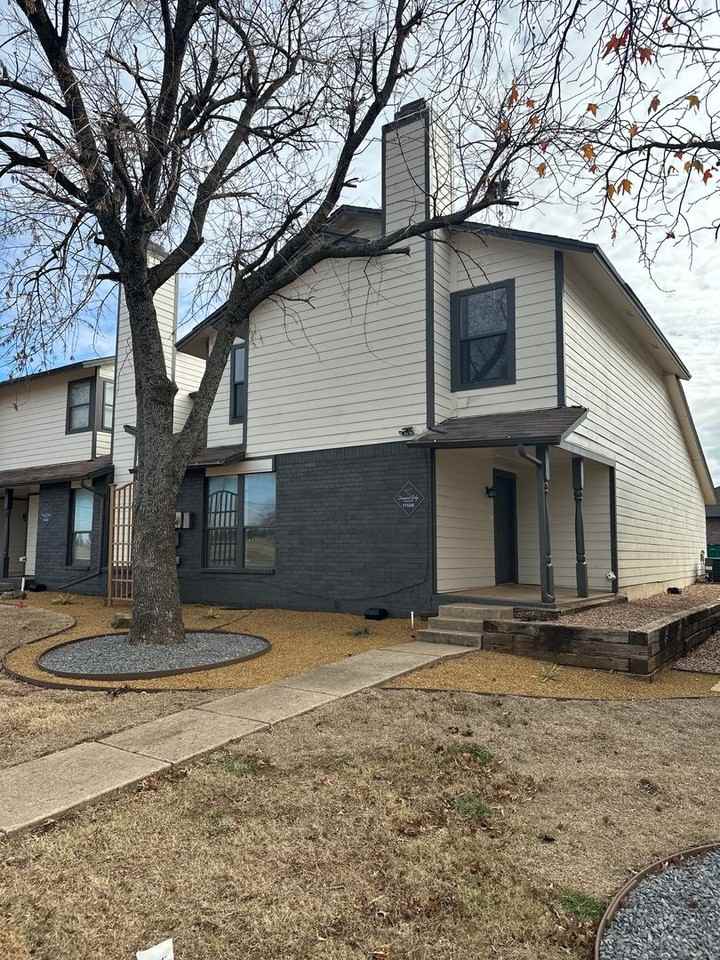 11506 N Oklahoma Ave - Photo 2 of 2
