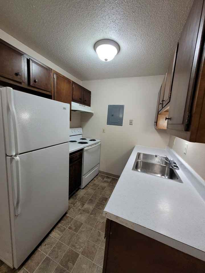 1440 Dakota Dr. N. - Photo 2 of 21