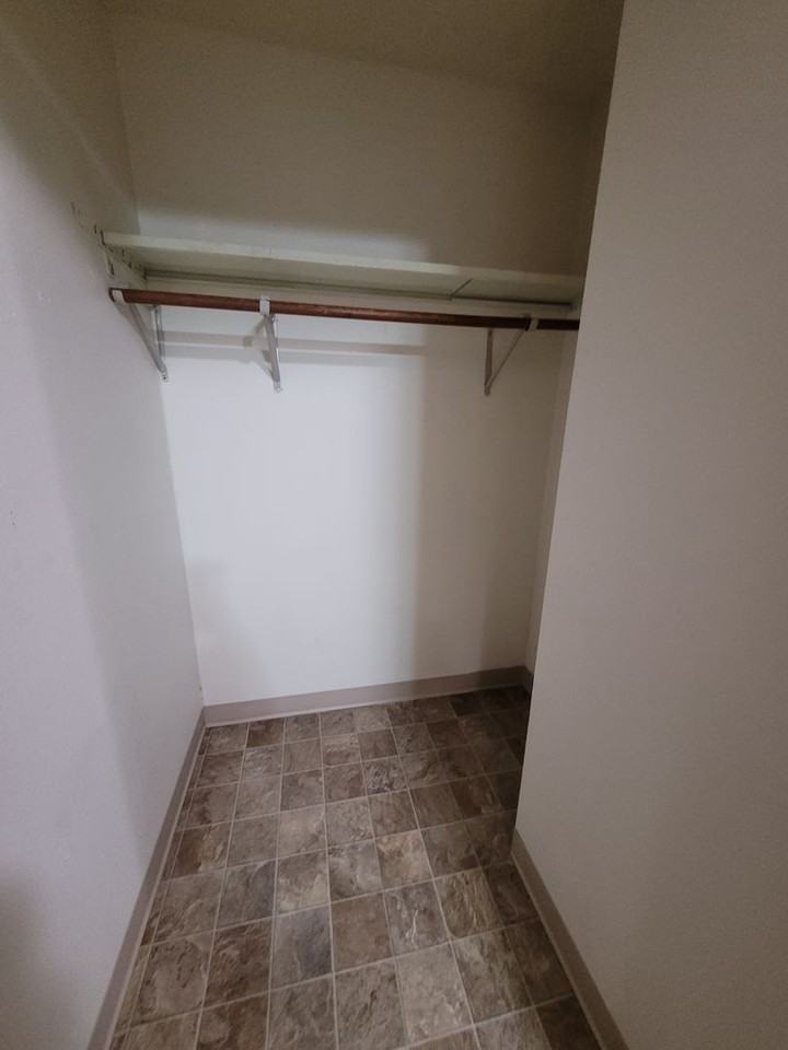 1440 Dakota Dr. N. - Photo 5 of 21