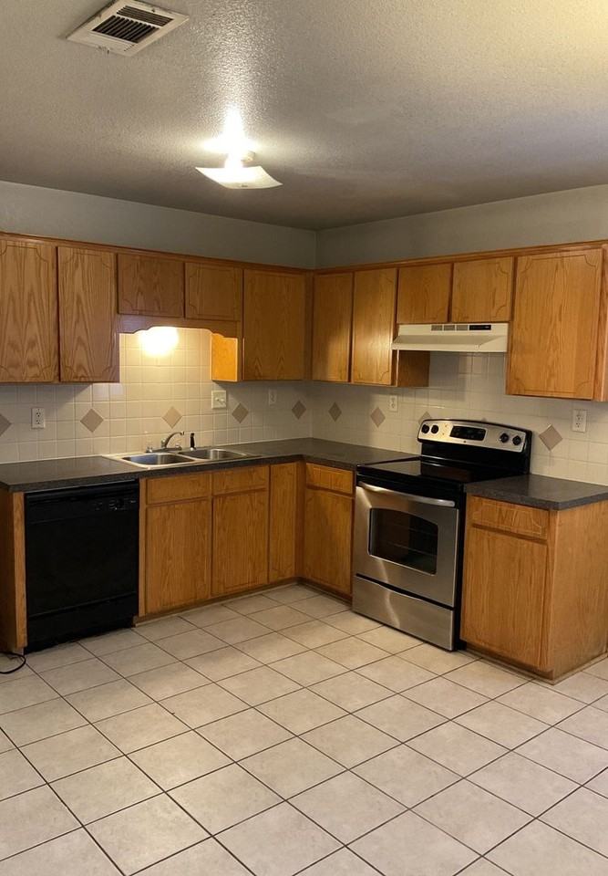 3003 Cantabrian Drive (A-D) - Photo 3 of 18