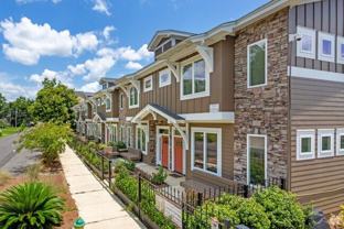 3 bed/3 bath luxury townhouse walking distance to FSU campus.$875 Per Bedroom. Available Fall 2025! - Photo 1 of 1