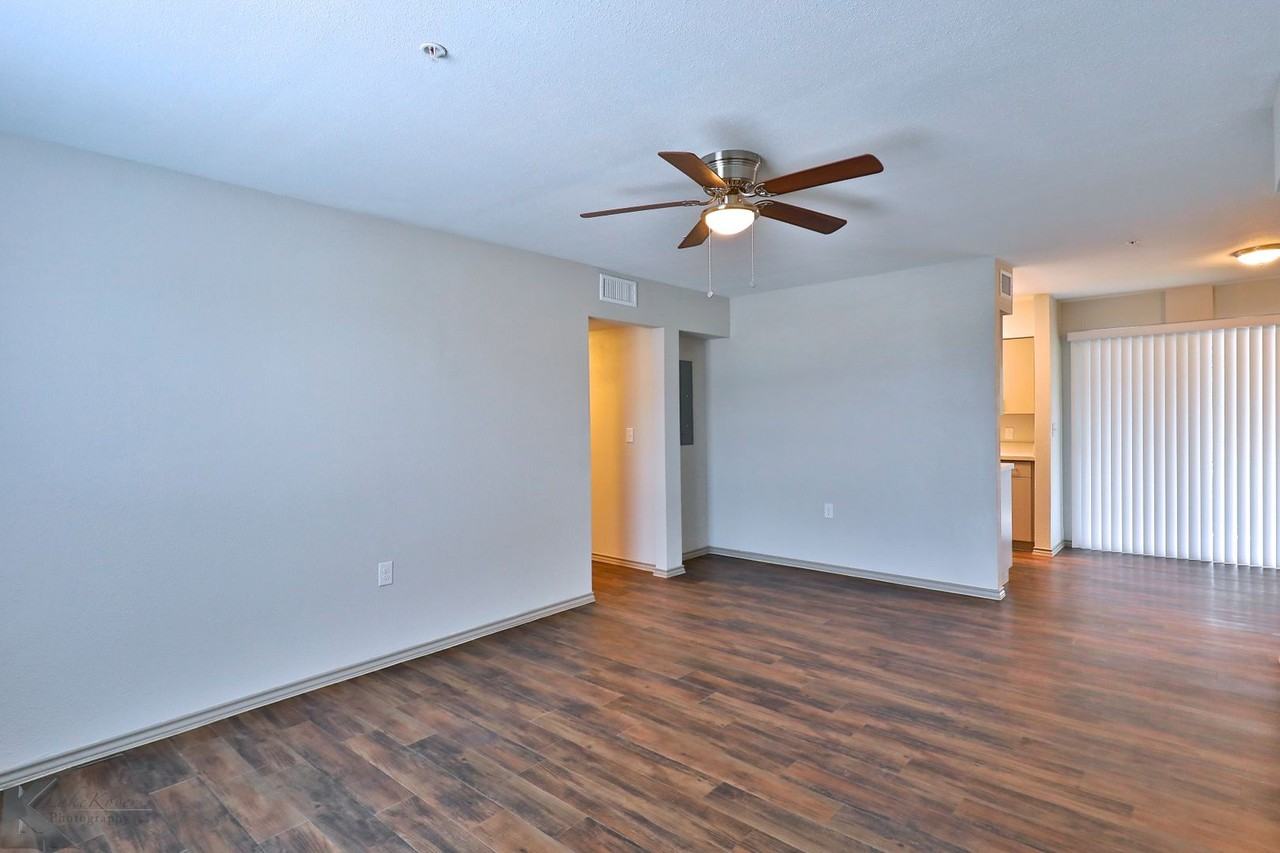 2800 2800 Sayles - 09 A - Photo 4 of 26