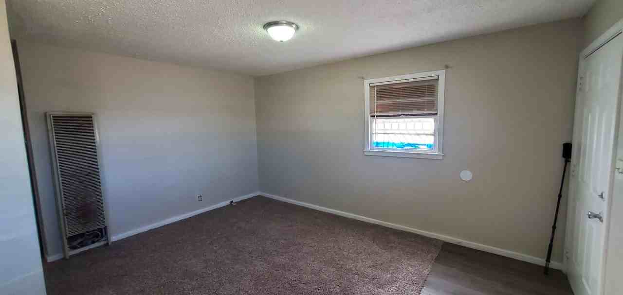 Evergreen Apartments - Photo 2 of 9