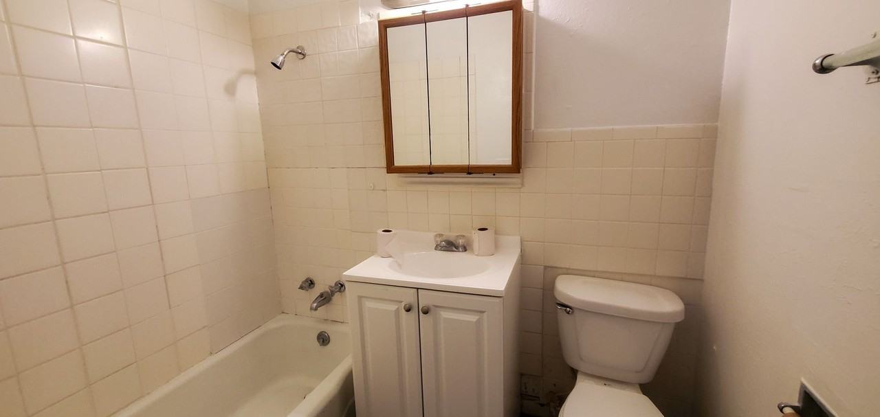 Evergreen Apartments - Photo 3 of 9