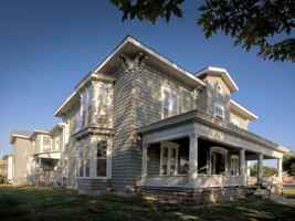 featured image of 704 N 6th St