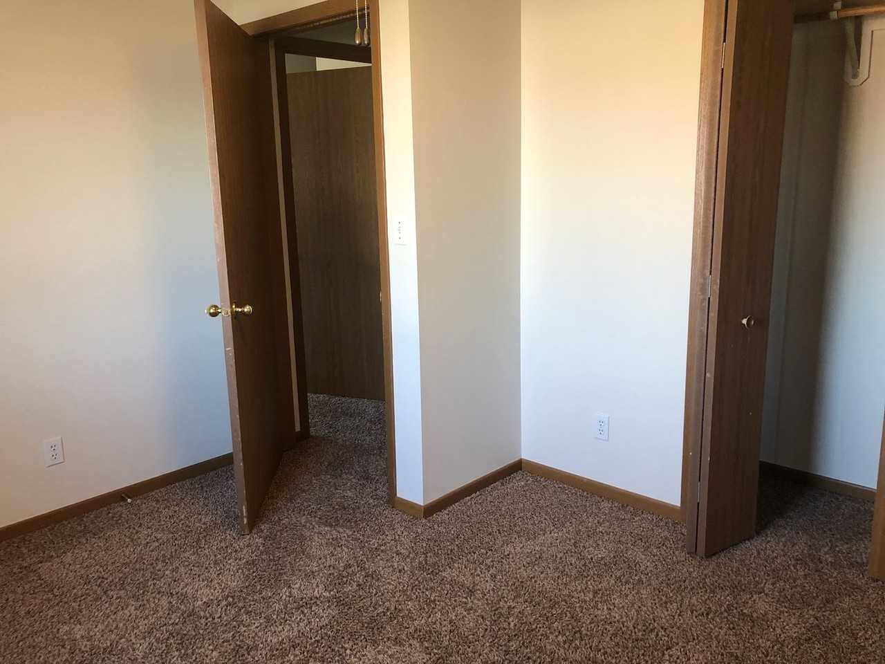 645 Stonehaven - Photo 4 of 21