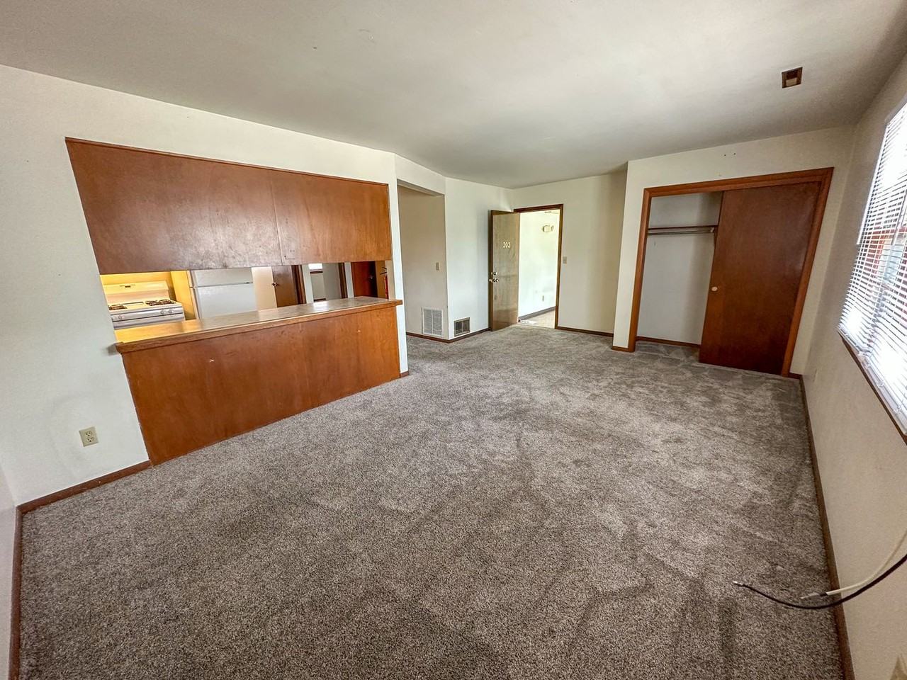 218 Hyland - Photo 6 of 20