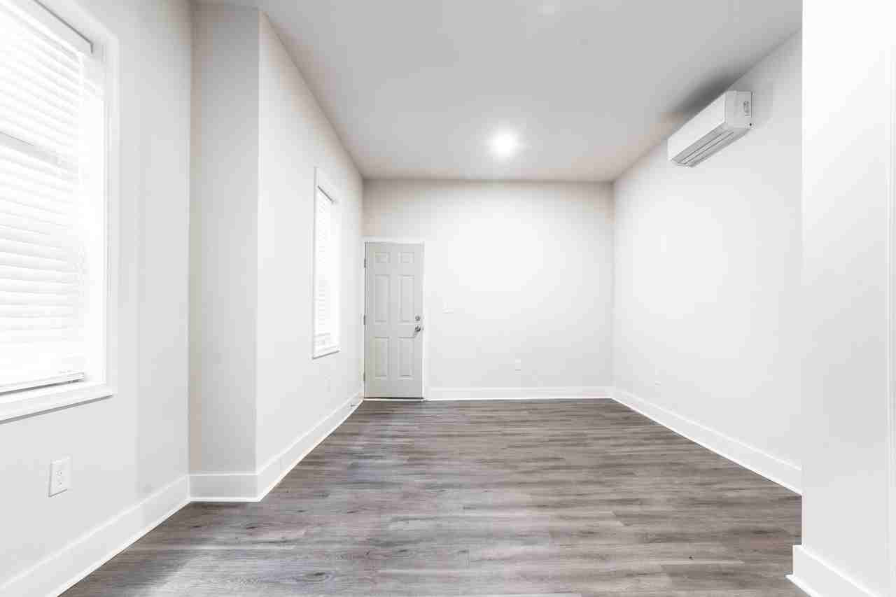 PA0210 - Photo 3 of 8