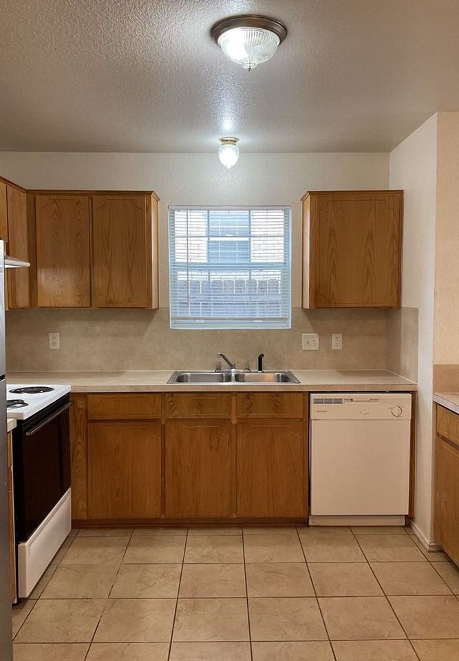 4005 Nadine Dr #D - Photo 2 of 16