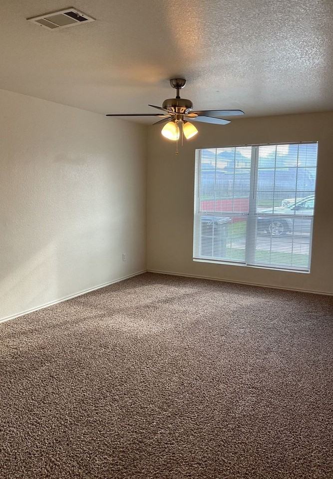 4005 Nadine Dr #D - Photo 7 of 16