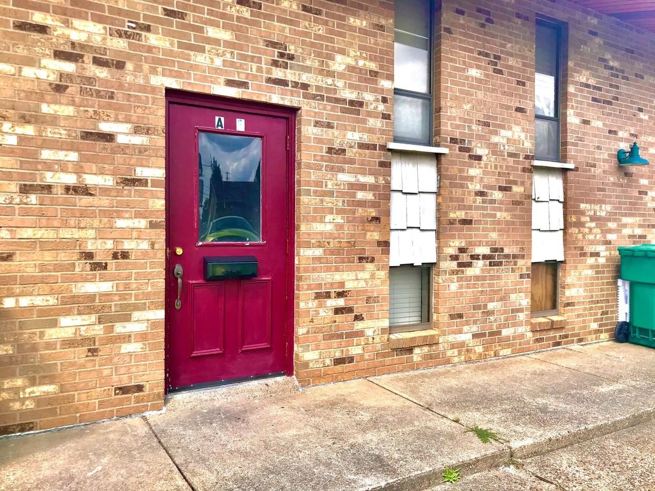 906 A Grand Central Avenue - Photo 2 of 12