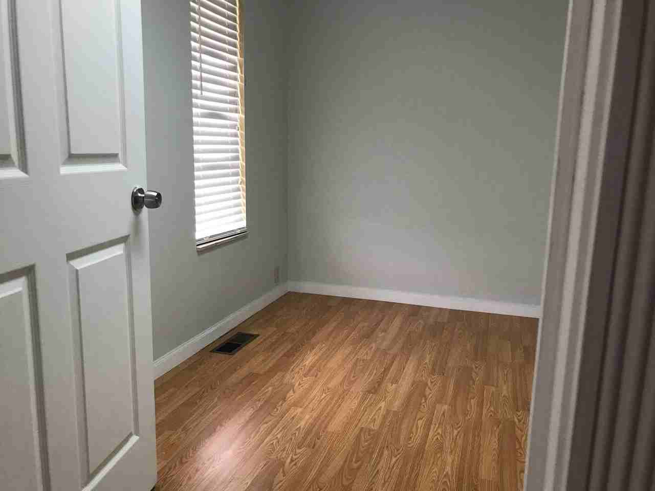 906 A Grand Central Avenue - Photo 3 of 12