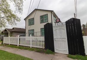featured image of 3315 Reeves St