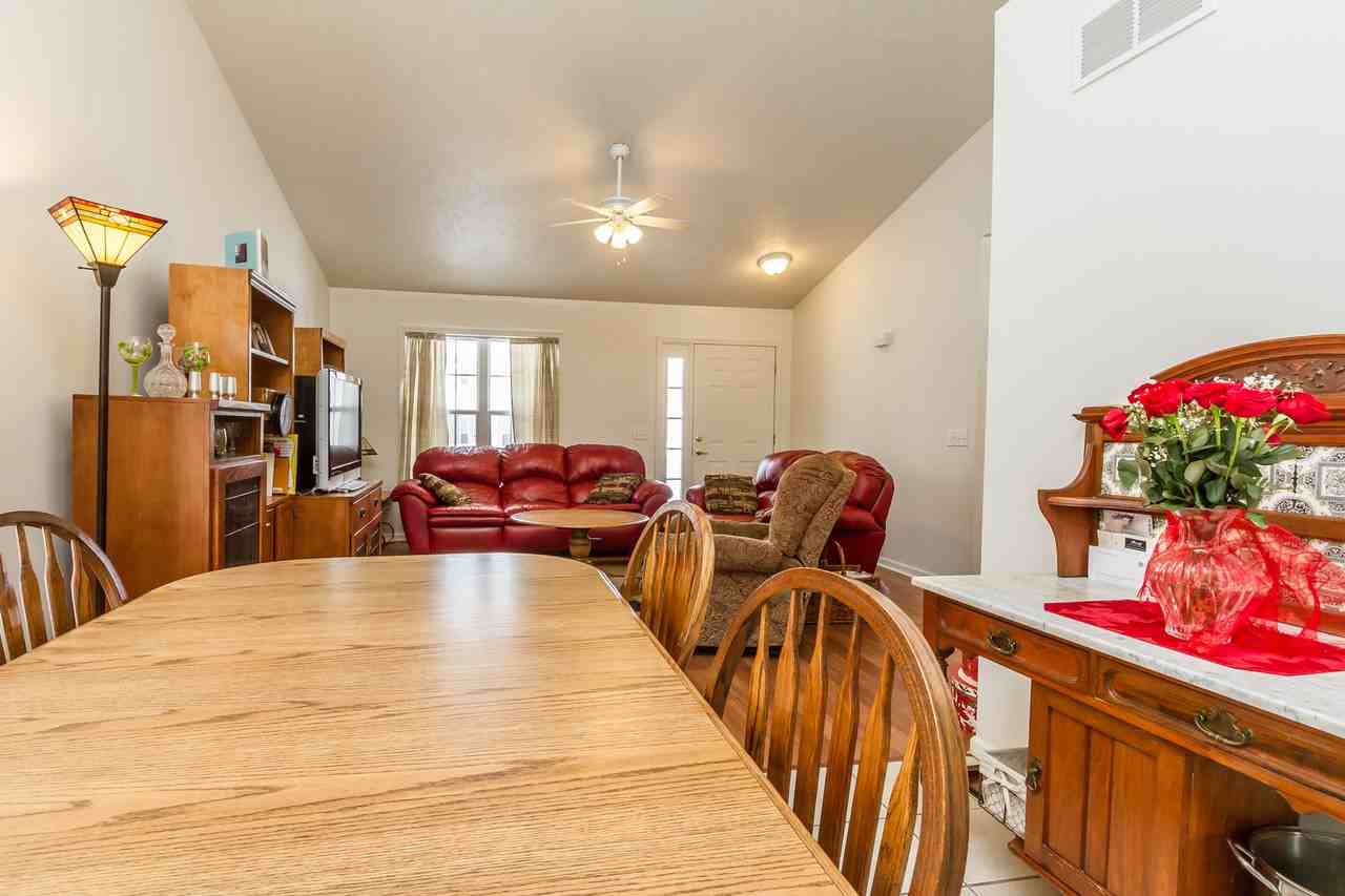 Kings Crossing Townhomes - Photo 6 of 38