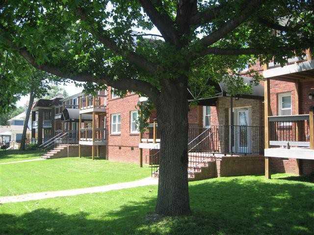 Westport Manor Apartments - Photo 5 of 7