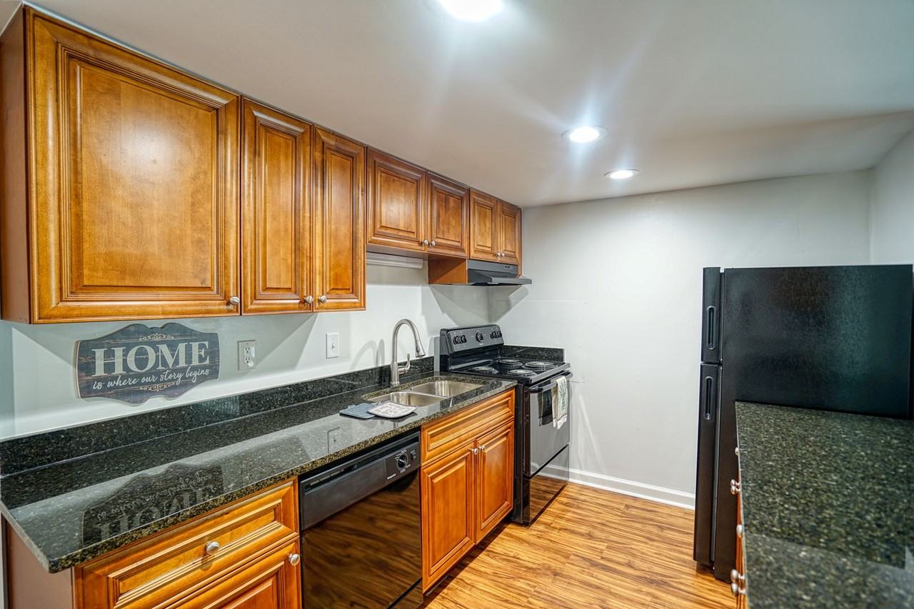 Oak Creek Apartments - Photo 3 of 16