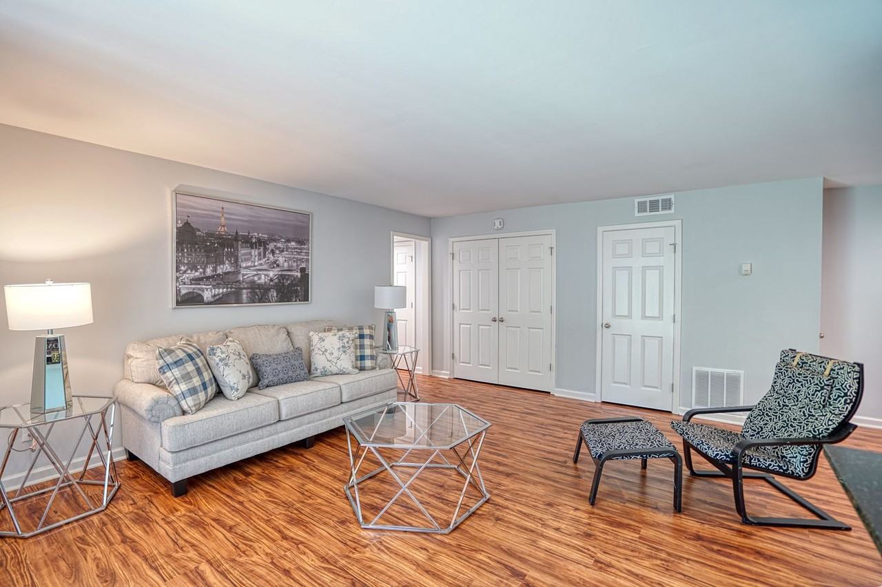 Oak Creek Apartments - Photo 4 of 16